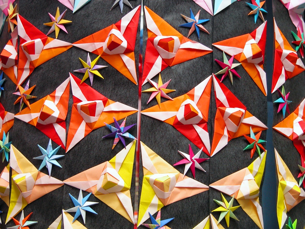 Hiasan origami di Festival Tanabata di Sendai, Jepun Hiasan origami di Festival Tanabata di Sendai, Jepun