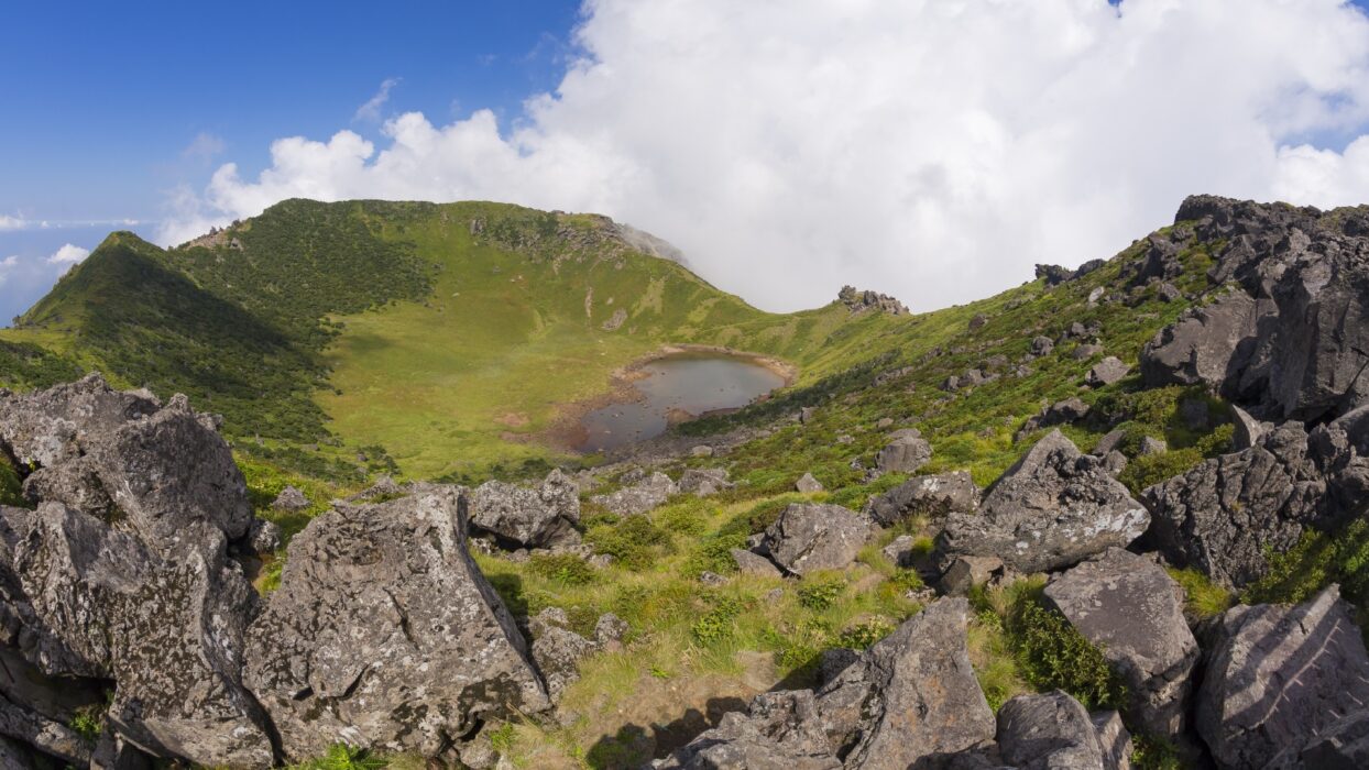 Exploring Jeju Island: A Seasonal Guide to Jeju’s Temperatures and Weather background image