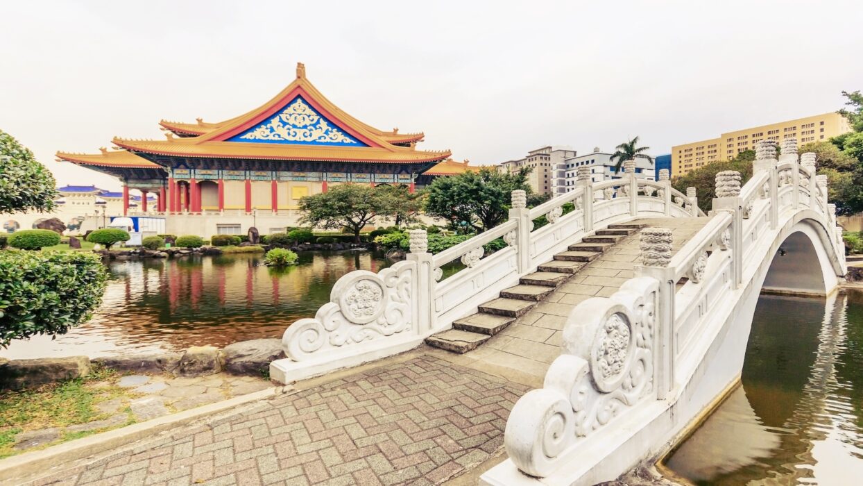 探索台北南门市场:美食与文化的天堂 background image