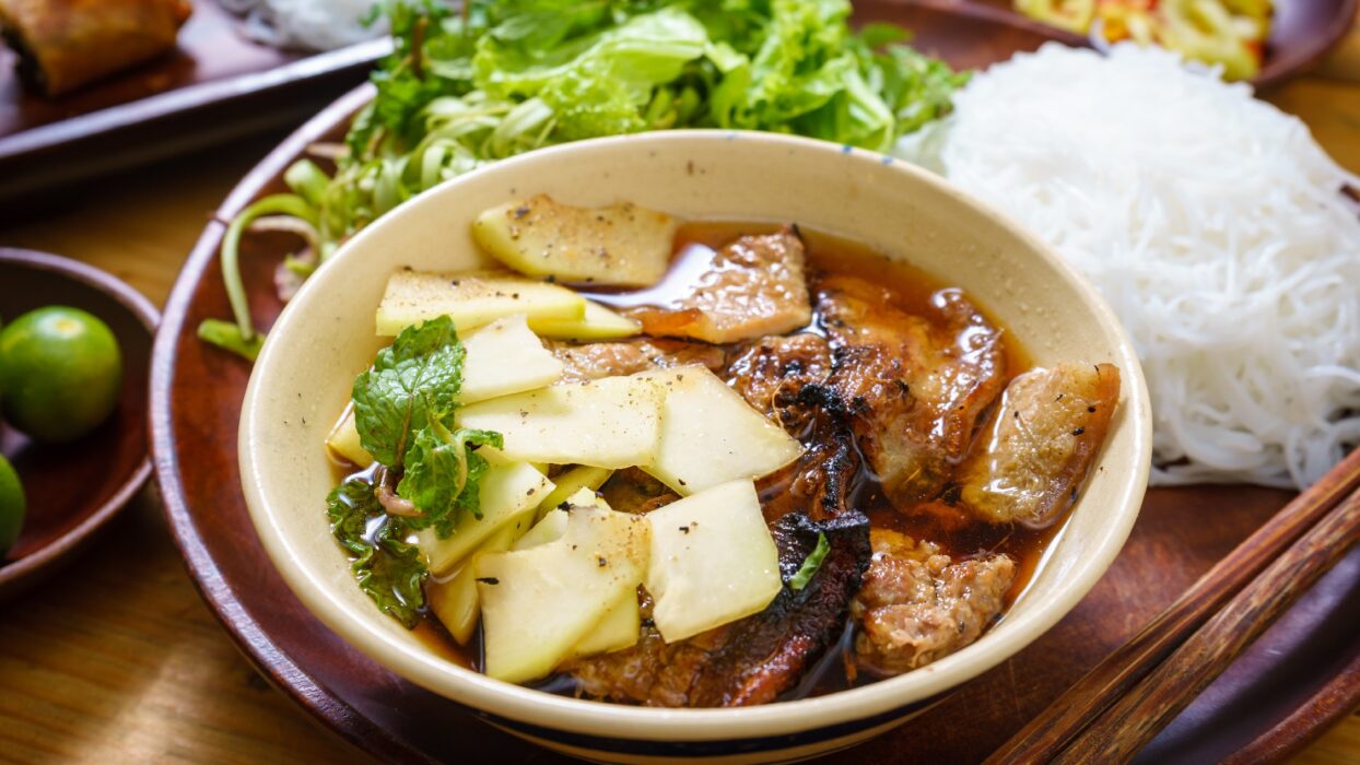 河內的美食冒險:揭曉這座城市的必嘗菜餚 background image