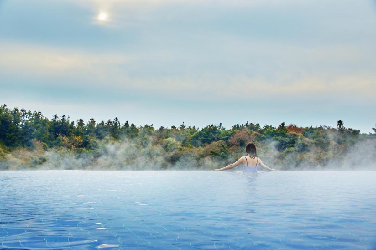 Hidden Cliff Hotel& 韓国、済州島の自然 Hidden Cliff Hotel& 韓国、済州島の自然