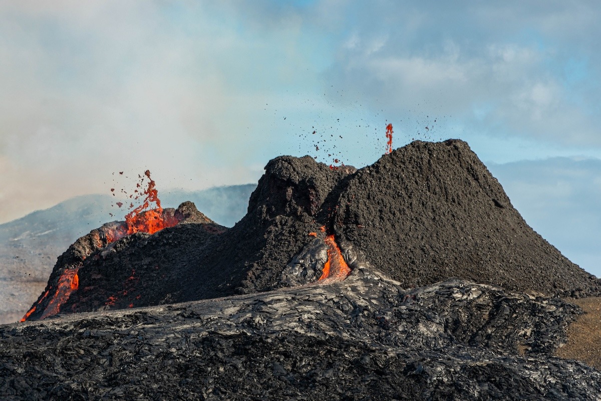 Một ngọn núi lửa hình khiên Kilauea ở Hawaii Một ngọn núi lửa hình khiên Kilauea ở Hawaii