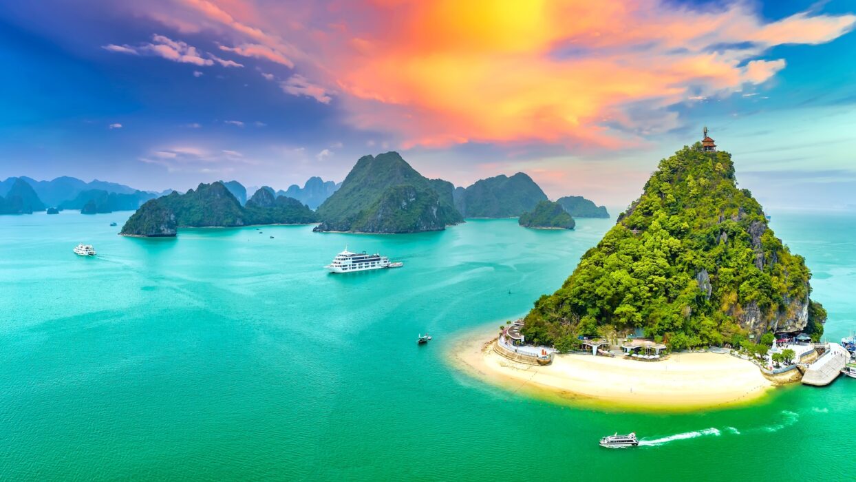 Exploring Vietnam: Top Destinations You Can’t Miss background image