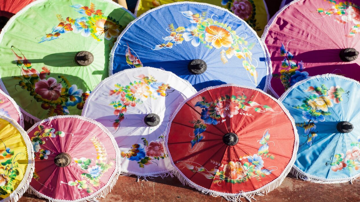 Syurga Pembeli: Panduan Terbaik untuk Cenderamata Thai di Thailand background image