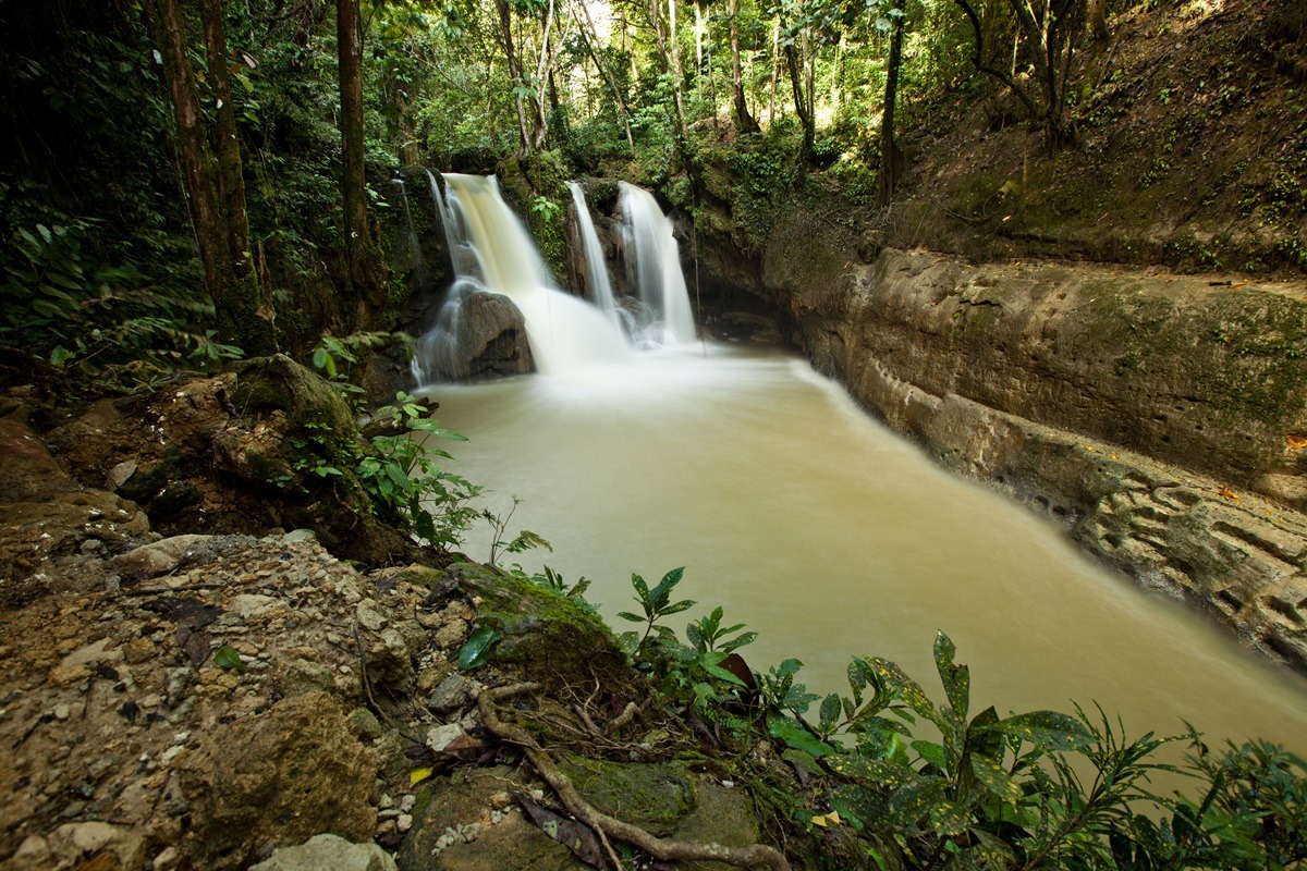 Mag-Aso-Wasserfälle in Bohol, Philippinen Mag-Aso-Wasserfälle in Bohol, Philippinen