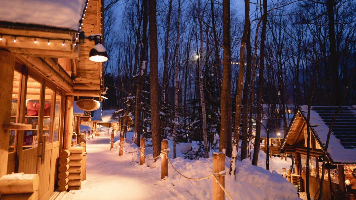 Temukan Pesona Tersembunyi dari Cottage Hokkaido: Panduan Perjalanan Utama Anda ke Pelarian Utara Jepang yang Mempesona background image