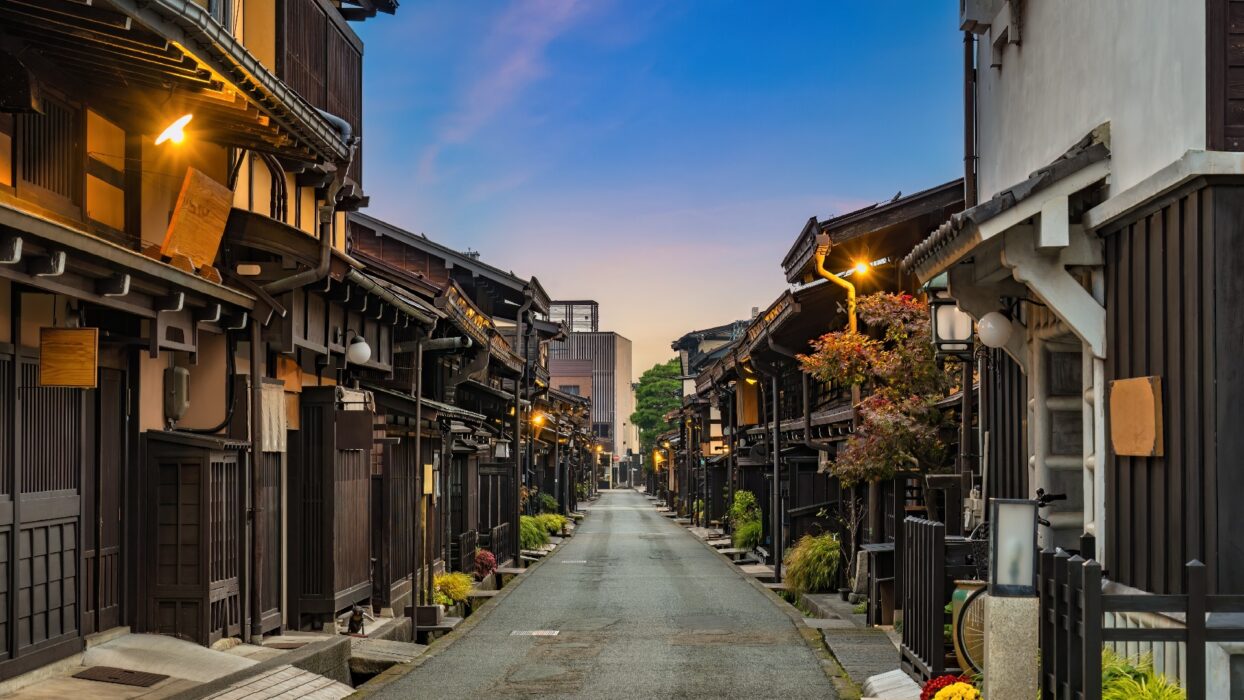 Explorer Takayama : Un guide complet des activités incontournables et des joyaux cachés background image
