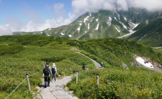 Umarmen Sie die Gipfel: Ein umfassender Leitfaden für die Feierlichkeiten zum Tag der Berge 2024 in Japan