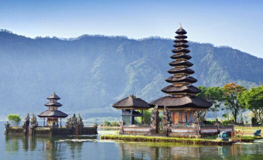 发现宁静巴厘岛乌伦达努寺权威旅游指南