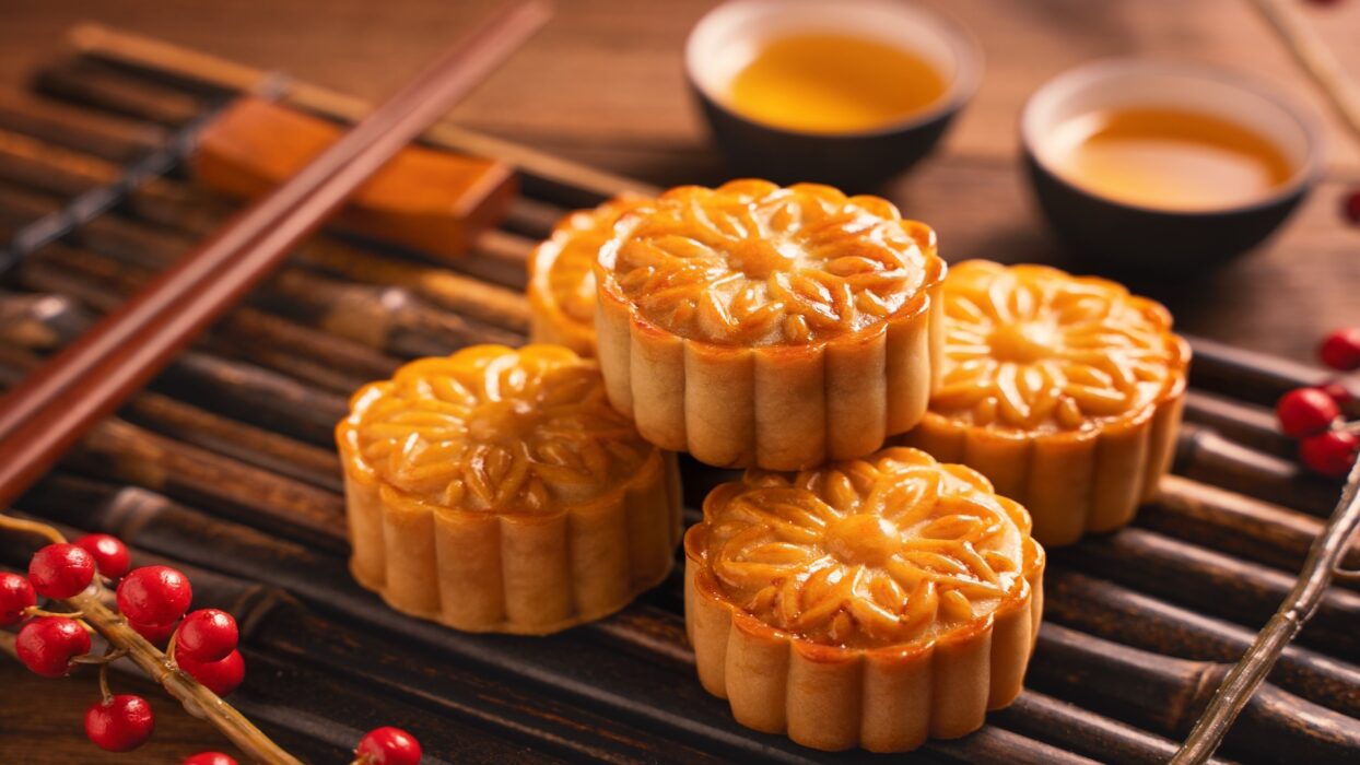 在台中探索中秋節的魅力 | 燈籠、月餅、傳統 background image