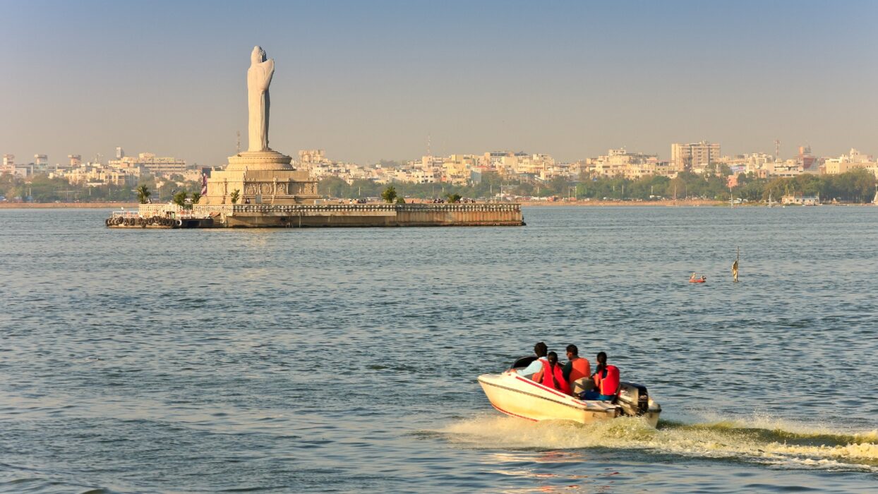 Hyderabad Accommodation Guide: Best Areas to Stay for Your Visit background image