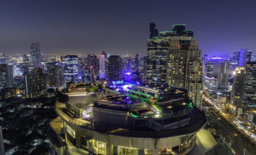 在 JC Kevin Sathorn Bangkok 酒店感受奢华宁静：您的终极曼谷度假之旅