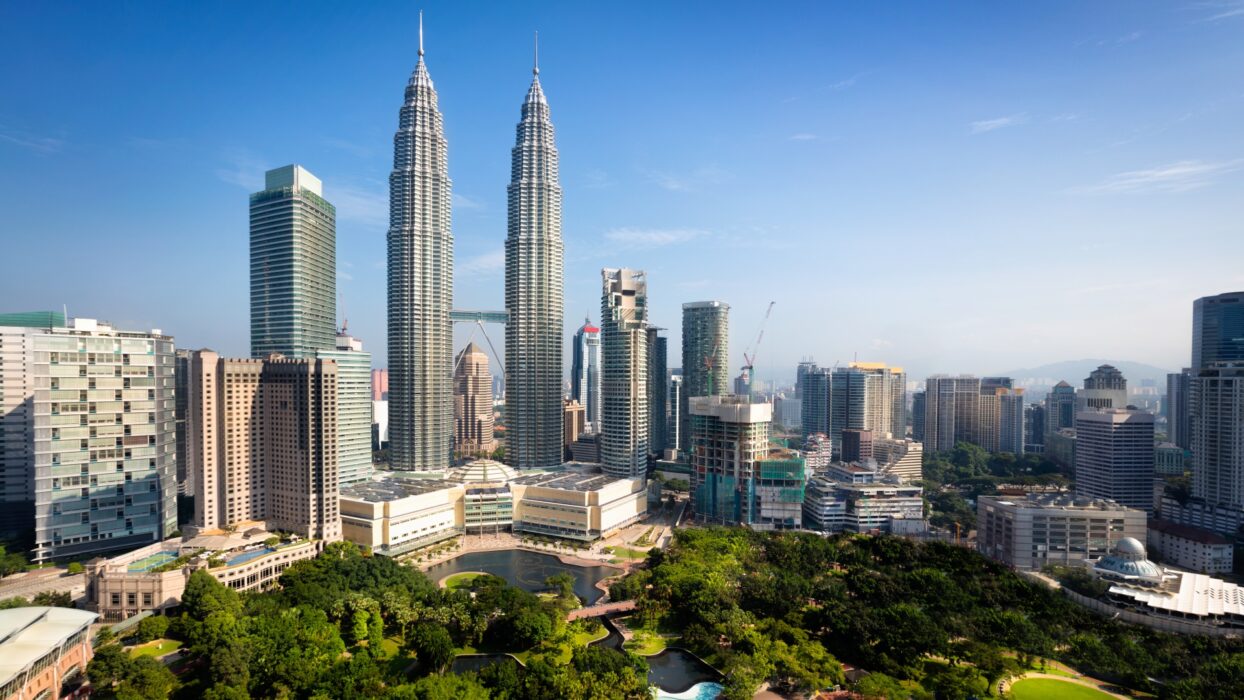 Entdecken Sie die besten Hotels in Gehweite von PWTC, Kuala Lumpur background image