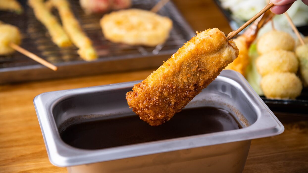 오사카를 음미하기: 일본 최고의 맛집을 소개하는 요리 가이드 background image
