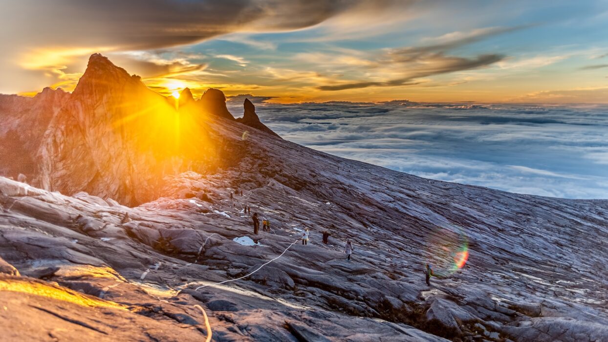The Best Time to Visit Kota Kinabalu: A Seasonal Travel Guide background image