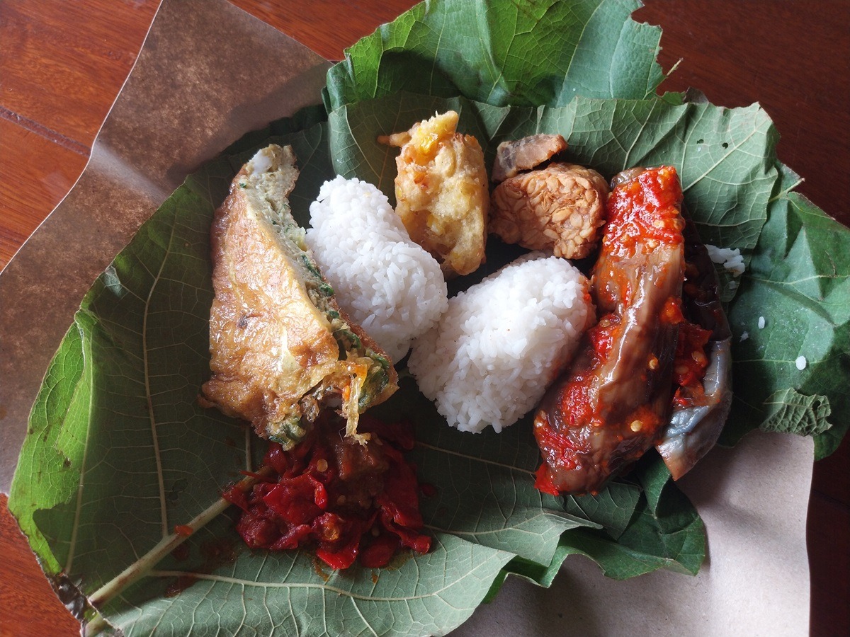 Nasi Jamblang, must-try food in Cirebon, Indonesia Nasi Jamblang, must-try food in Cirebon, Indonesia