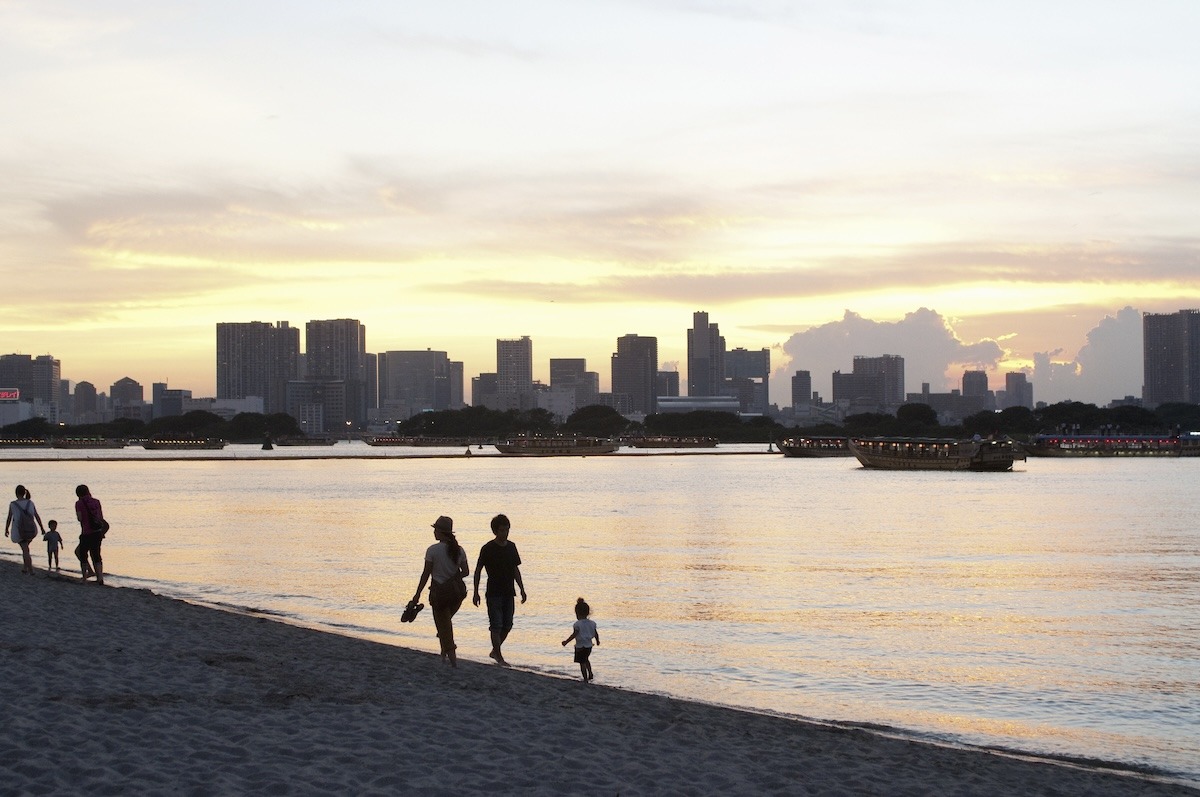 Bãi biển Odaiba, Tokyo, Nhật Bản Bãi biển Odaiba, Tokyo, Nhật Bản