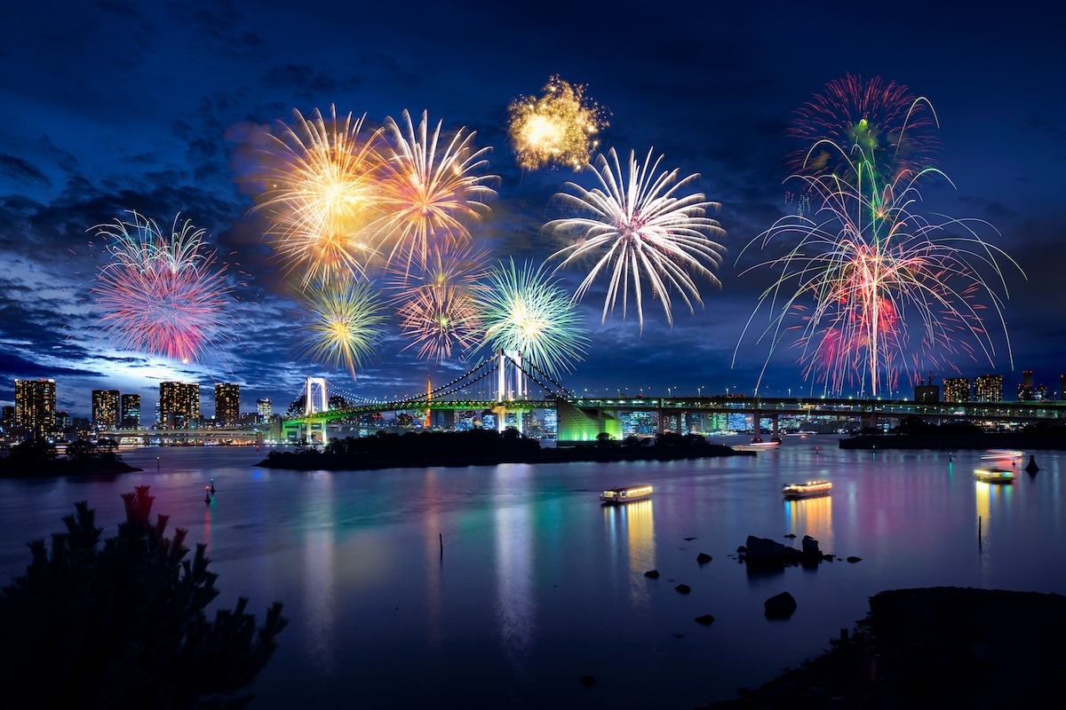 Pháo hoa cầu vồng Odaiba, Tokyo, Nhật Bản Pháo hoa cầu vồng Odaiba, Tokyo, Nhật Bản