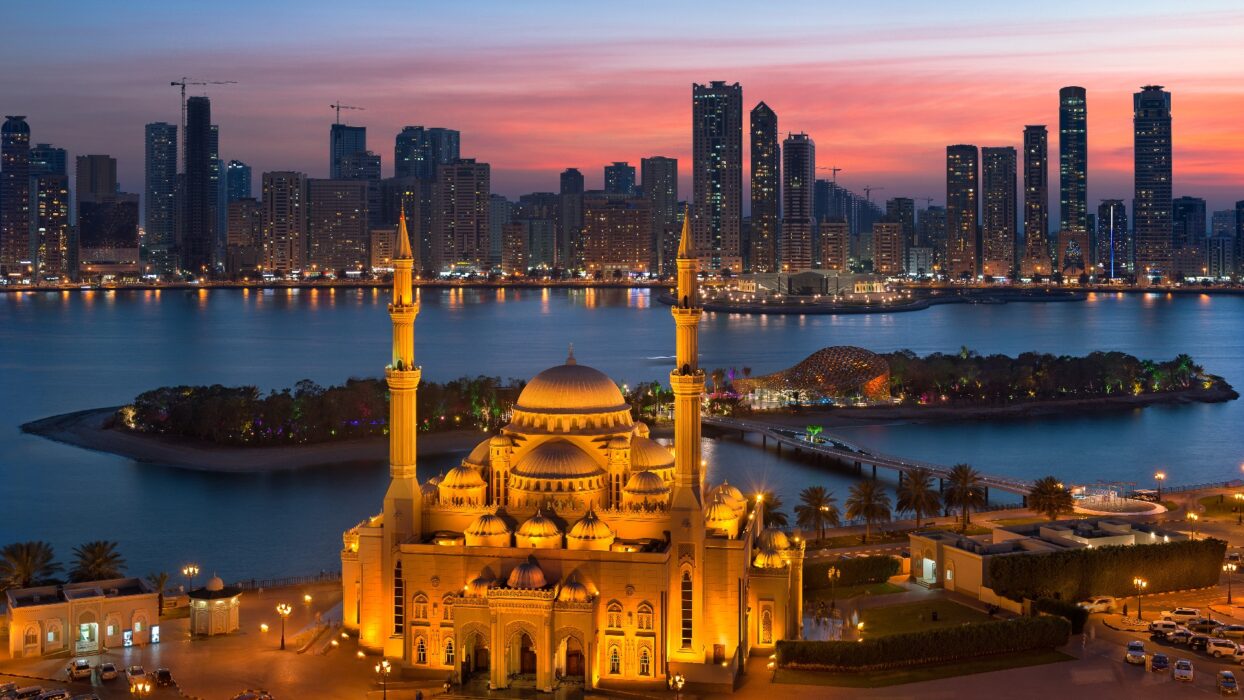 Entdecken Sie das Beste, was Sie in Sharjah tun können: Ein umfassender Reiseführer background image