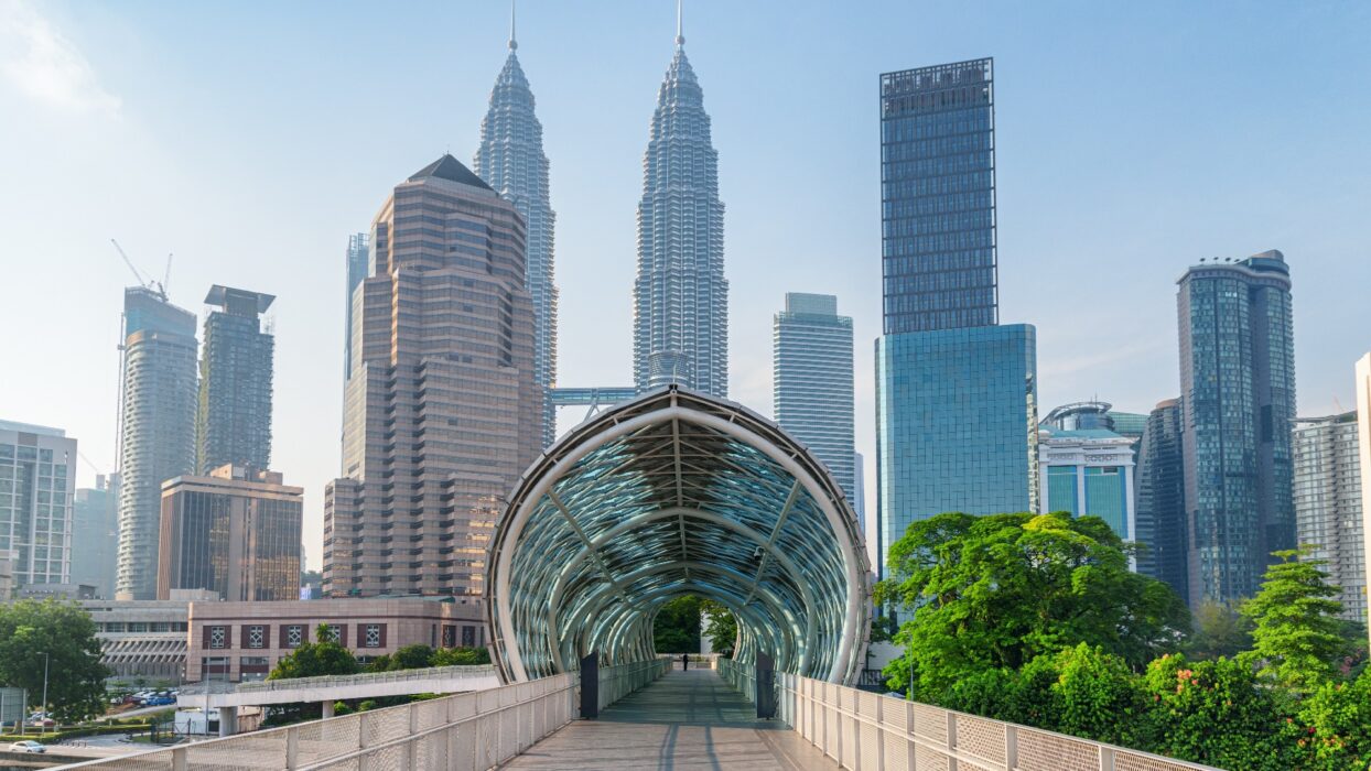Exploring the Vibrant Art Scene: A Guide to the Top Art Galleries in Kuala Lumpur background image