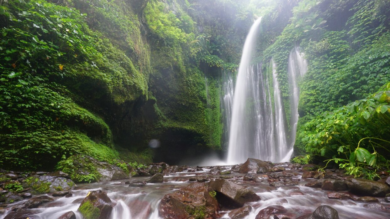Discover the Cheapest Times to Visit Indonesia: Budget-Friendly Tips background image