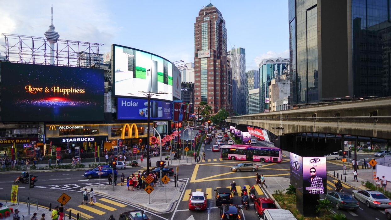 Ultimate Shopping Guide: Unveil Malaysia’s Best Markets, Malls, and Boutiques background image