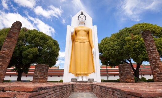 游览斯里拉塔那大寺（Wat Phra Sri Rattana Mahathat Woramahawihan）：披萨努洛文化遗产的瑰宝