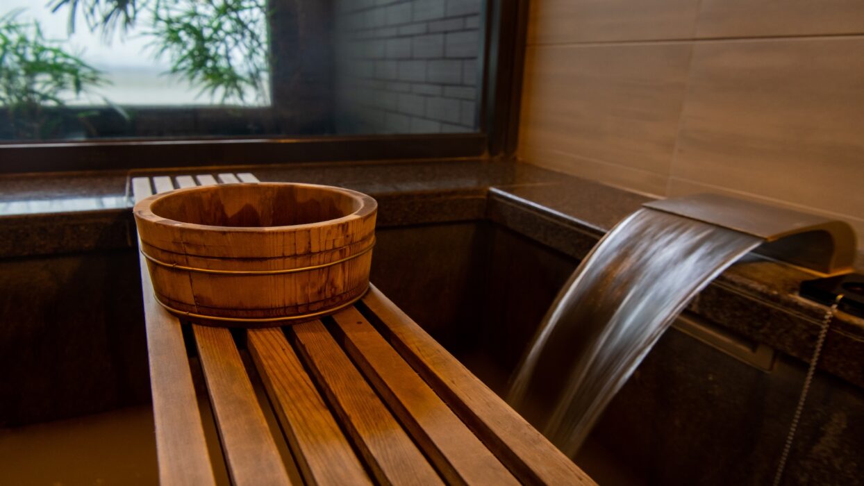 Unwind in Kyoto: A Guide to the Best Hot Spring Accommodations for a Relaxing Stay background image