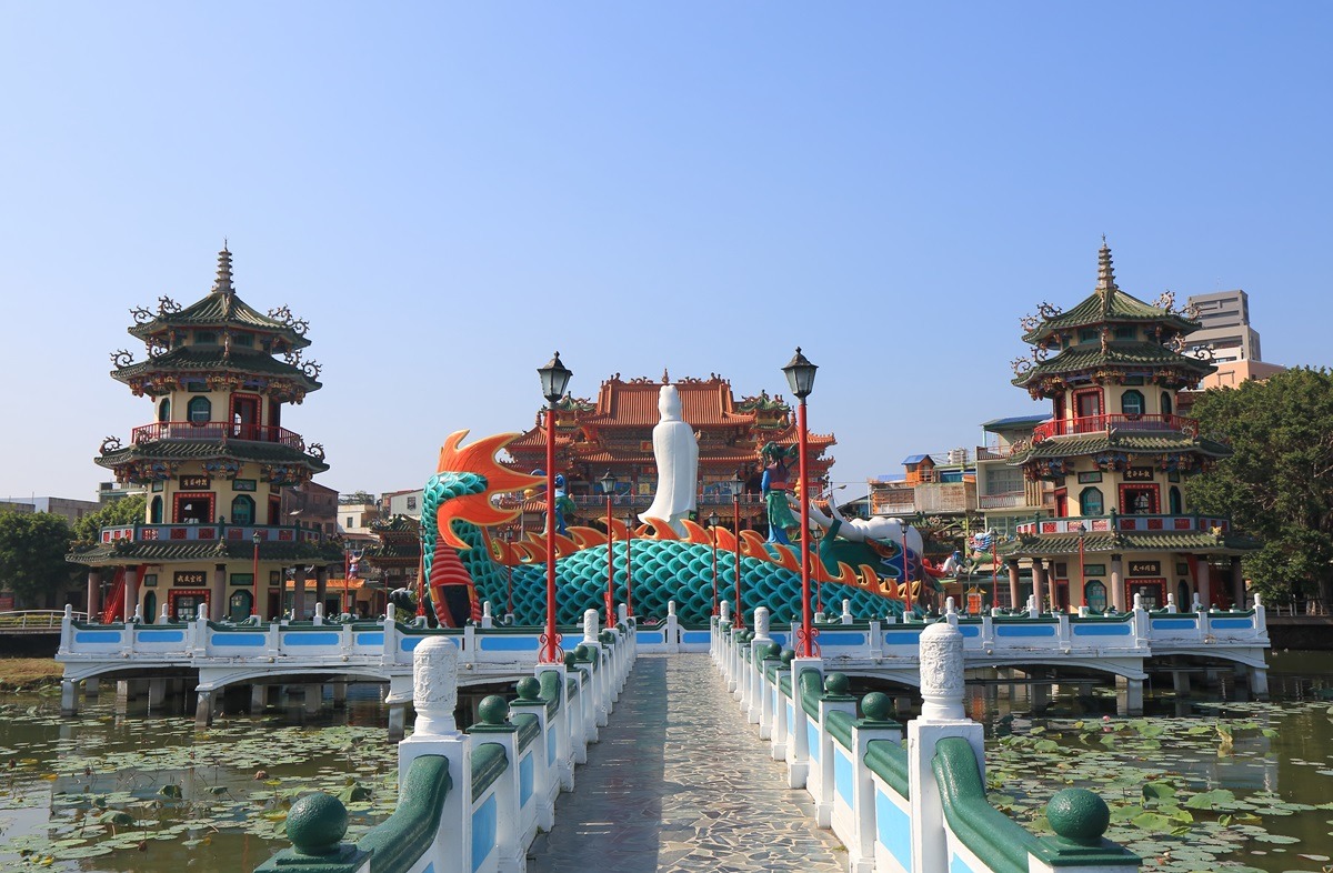 Spring and Autumn Pavilions in Kaohsiung, Taiwan Spring and Autumn Pavilions in Kaohsiung, Taiwan