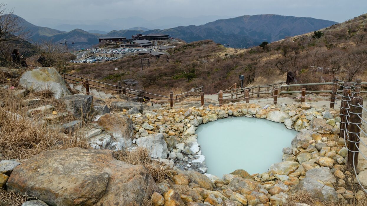 Discover Hakone: A Perfect Day Trip to Japan’s Scenic Retreat background image