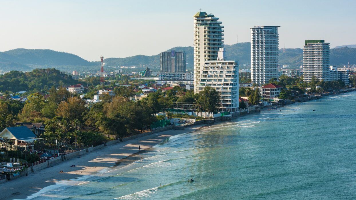 華欣和七岩:適合每位旅客的經濟實惠的海濱飯店 background image