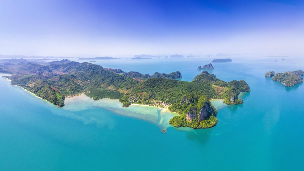 Island Hopping in Thailand: Discover Hidden Gems background image