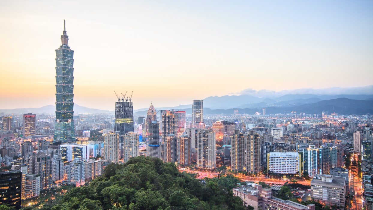 Top-Rated Hotels in Taipei: Your Ultimate Guide to Luxurious Stays background image