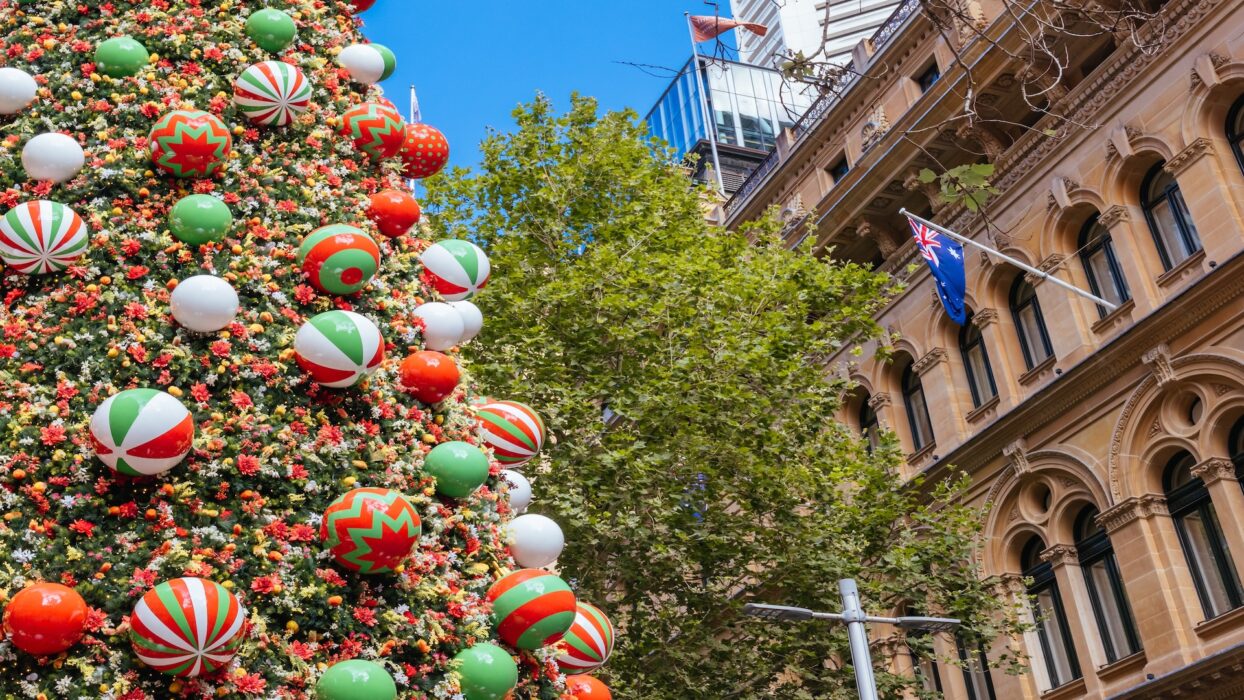 An Aussie Christmas: Sunlit Traditions and Festive Joy background image