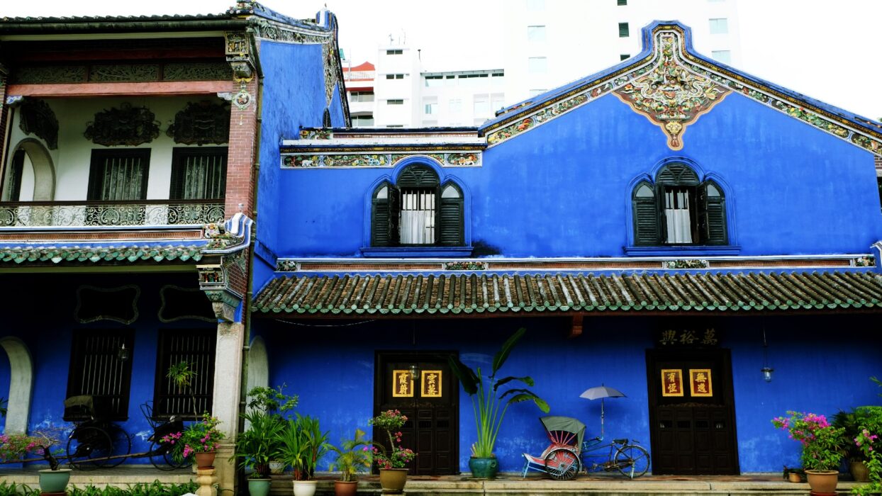Penang’s Romantic Escapes: Hotels for Couples background image