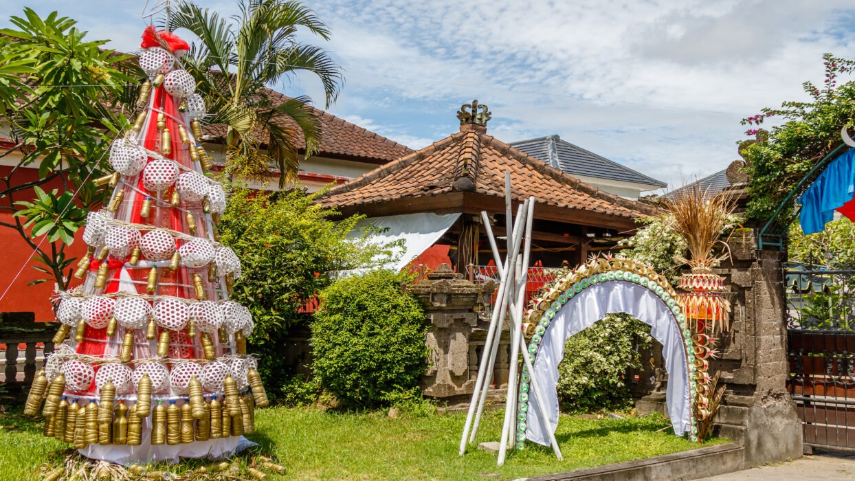 Indonesian Christmas Wonders: Exploring Hari Raya Natal background image