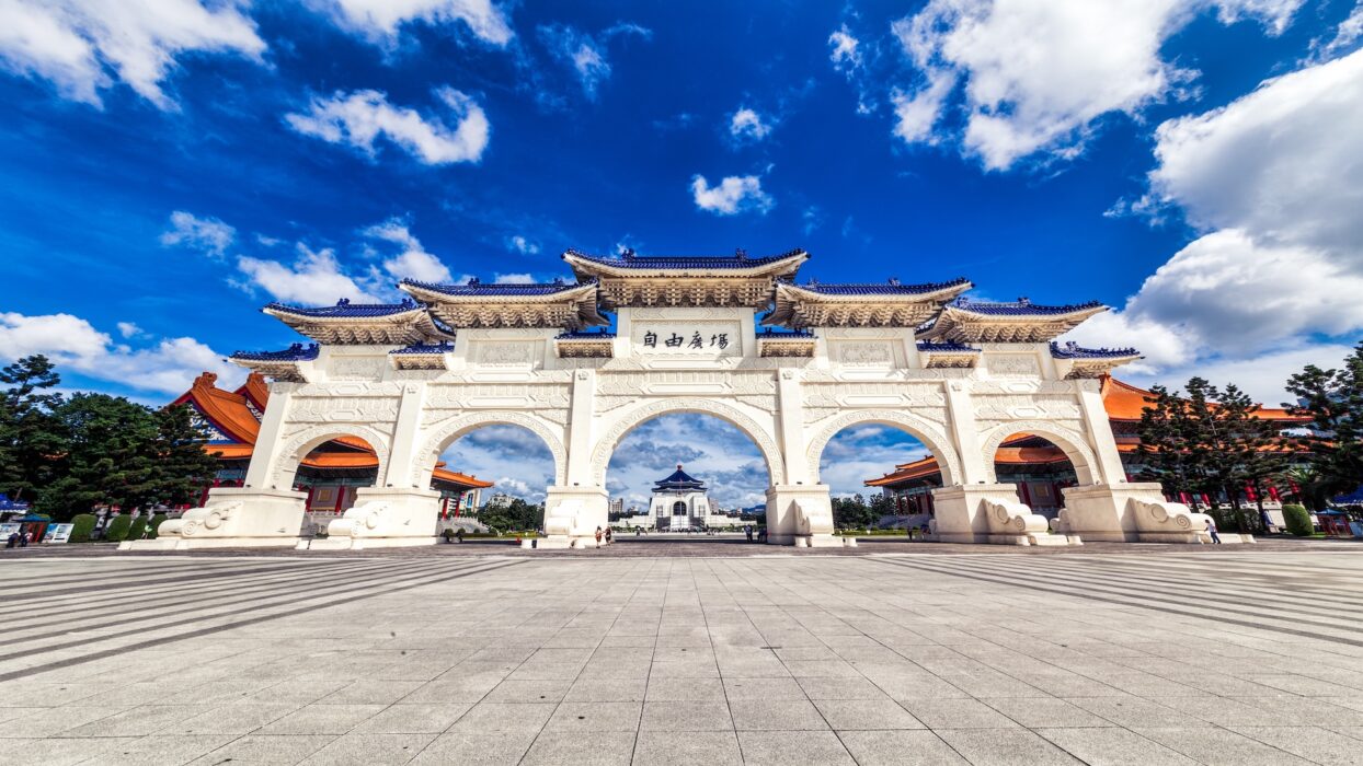 Experience Taipei: Top Hotel Recommendations for Your Stay background image
