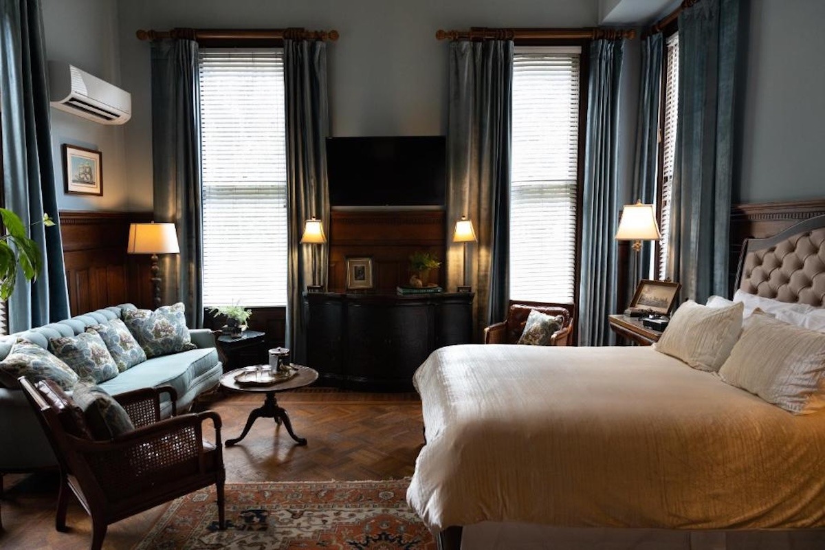 Georgia-Forsyth Park Inn Christmas in USA-Where to Stay