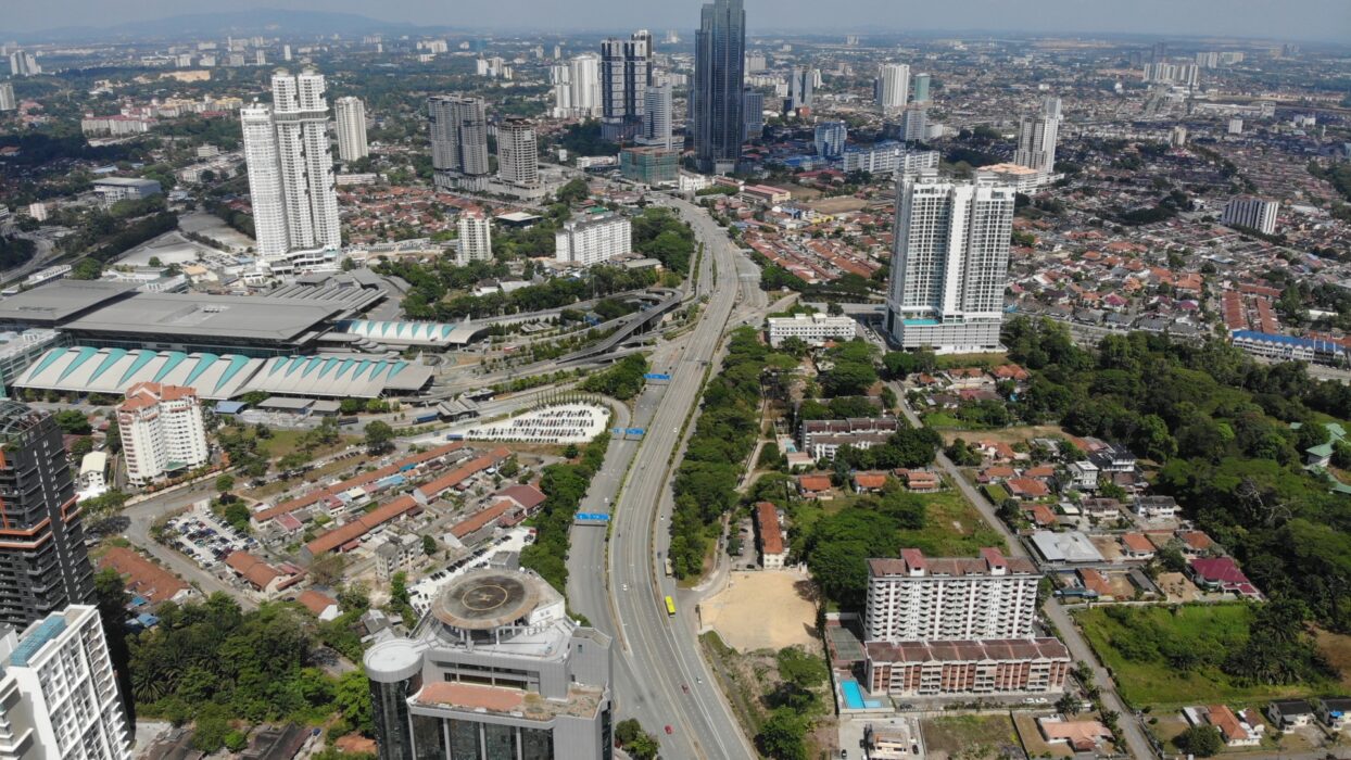 Save Big in Johor Bahru: Guide to Cheap Hotel Accommodations background image