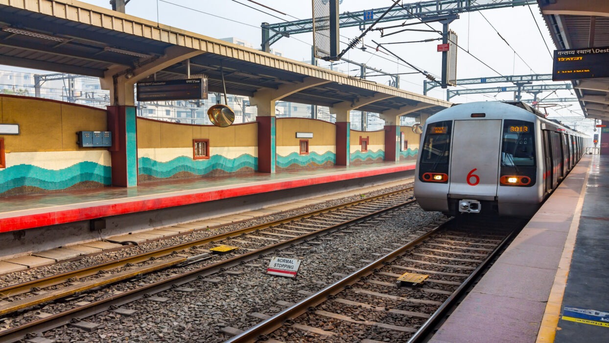 旅行者的選擇:OYO 近新德里火車站飯店 background image