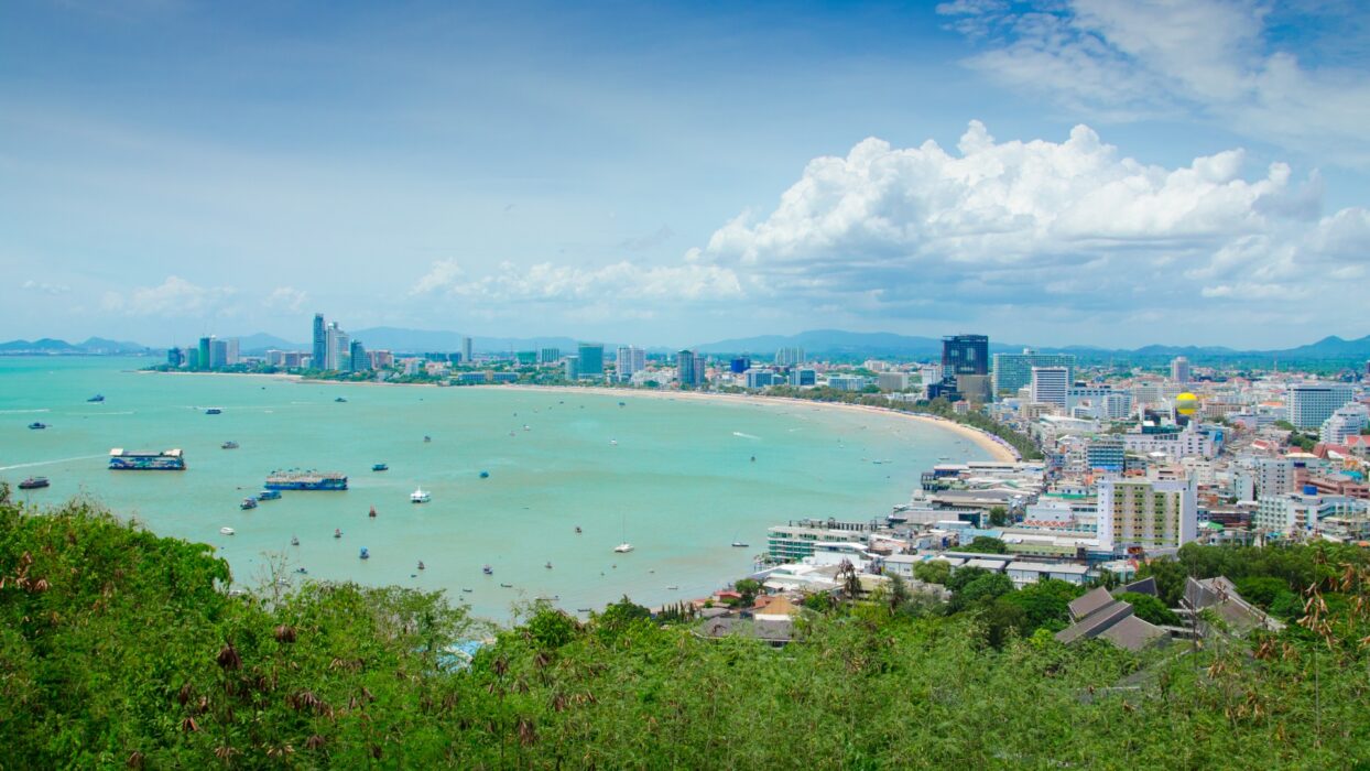 Explore South Pattaya: Top Picks for Cheap and Cheerful Hotels background image