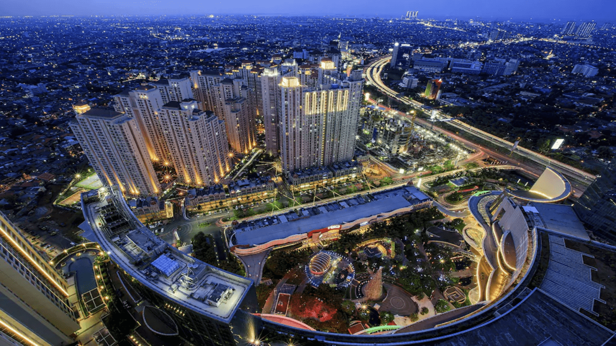 Jelajahi Jakarta dari Hati: Menginap di Hotel Mega Anggrek background image