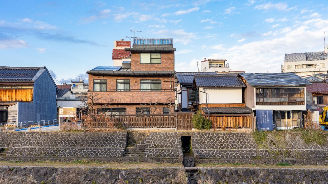 Takayama zum Nulltarif: Ihr Leitfaden für preisgünstige Unterkünfte background image
