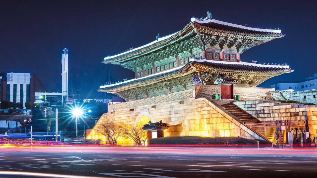 Discover the Best Hotels Near Dongdaemun: Your Ultimate Seoul Stay Guide background image
