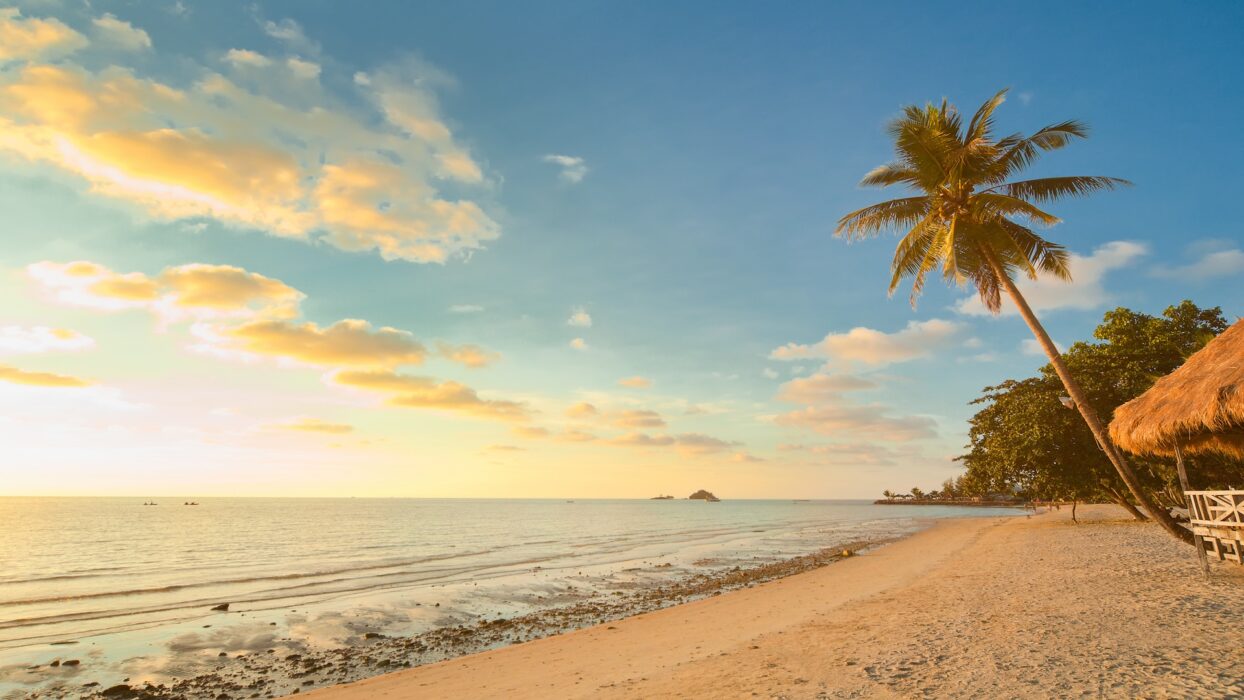 Koh Chang on a Shoestring: Affordable Places to Stay background image