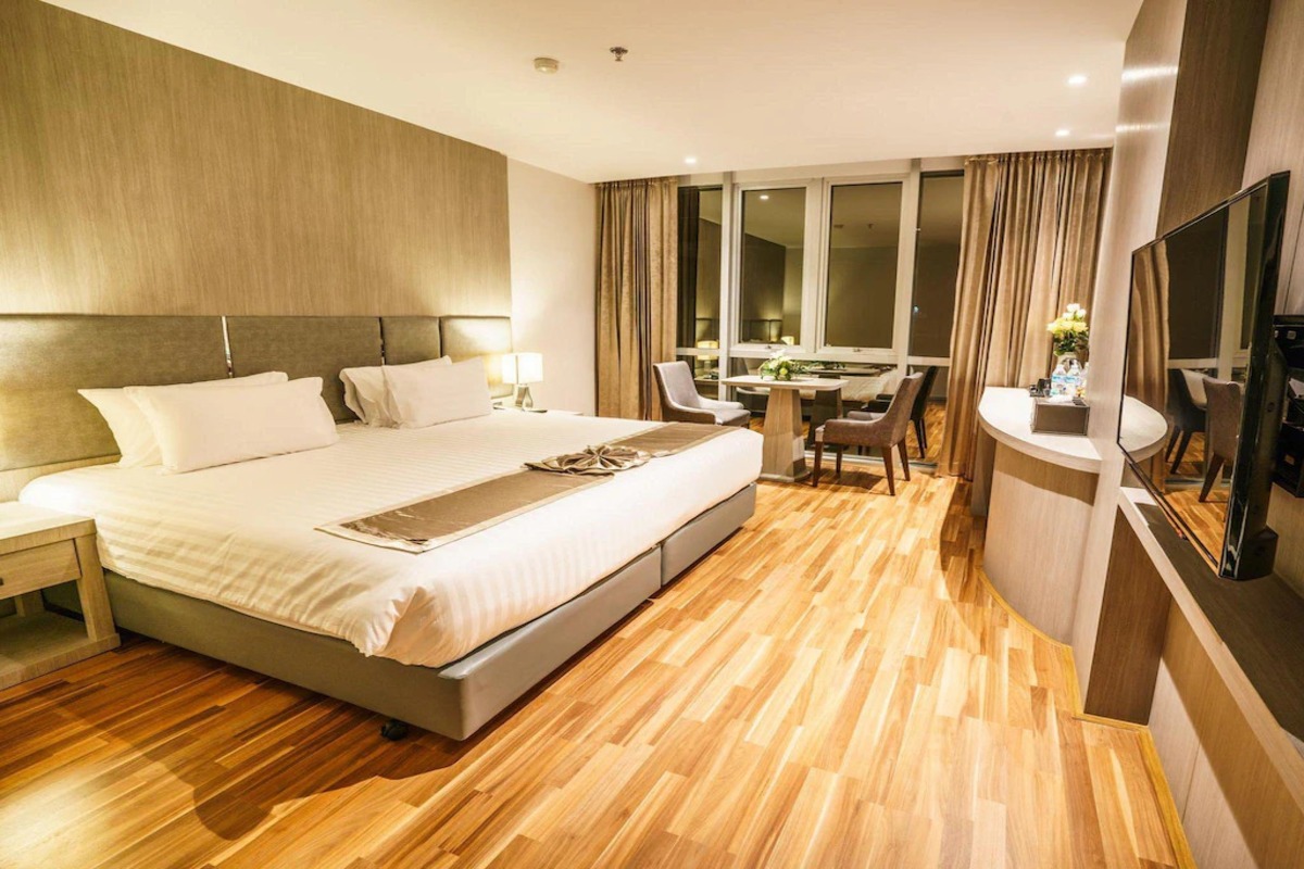 New Season Square Hotel New Season Square Hotel
