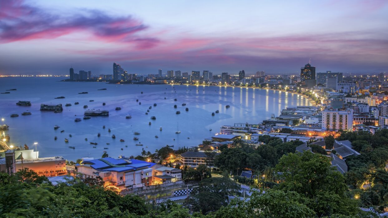Hemat Banyak di Pattaya: Hotel Budget Terbaik untuk Wisatawan yang Sadar Biaya background image