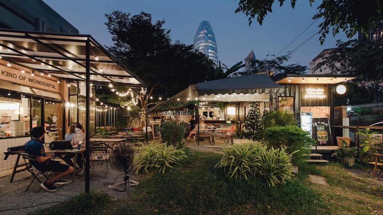 Affordable Stays: Discovering Budget-Friendly Hotels in Bangkok background image