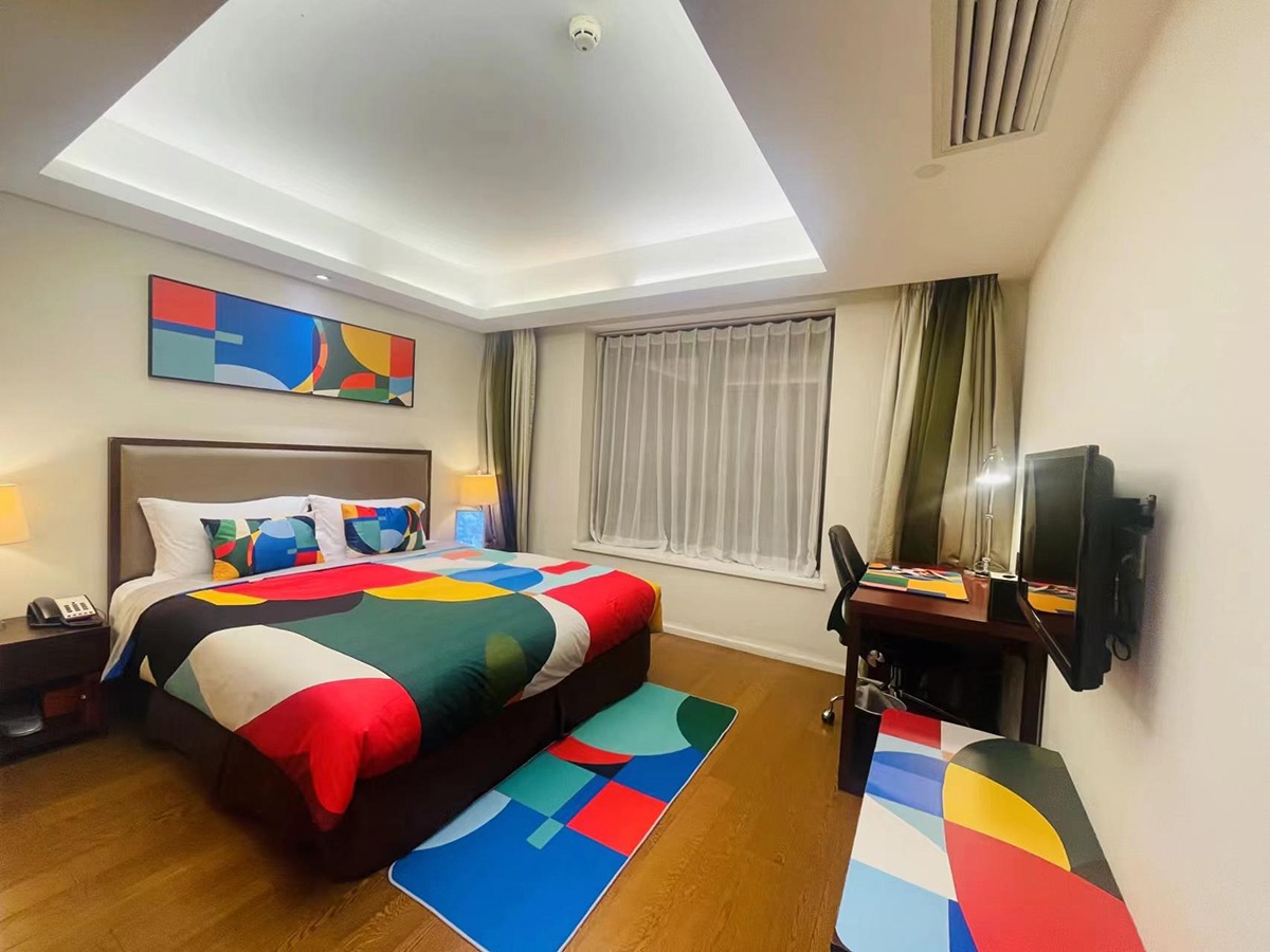 Starr Hotel (Shanghai Jing'an Railway Station)