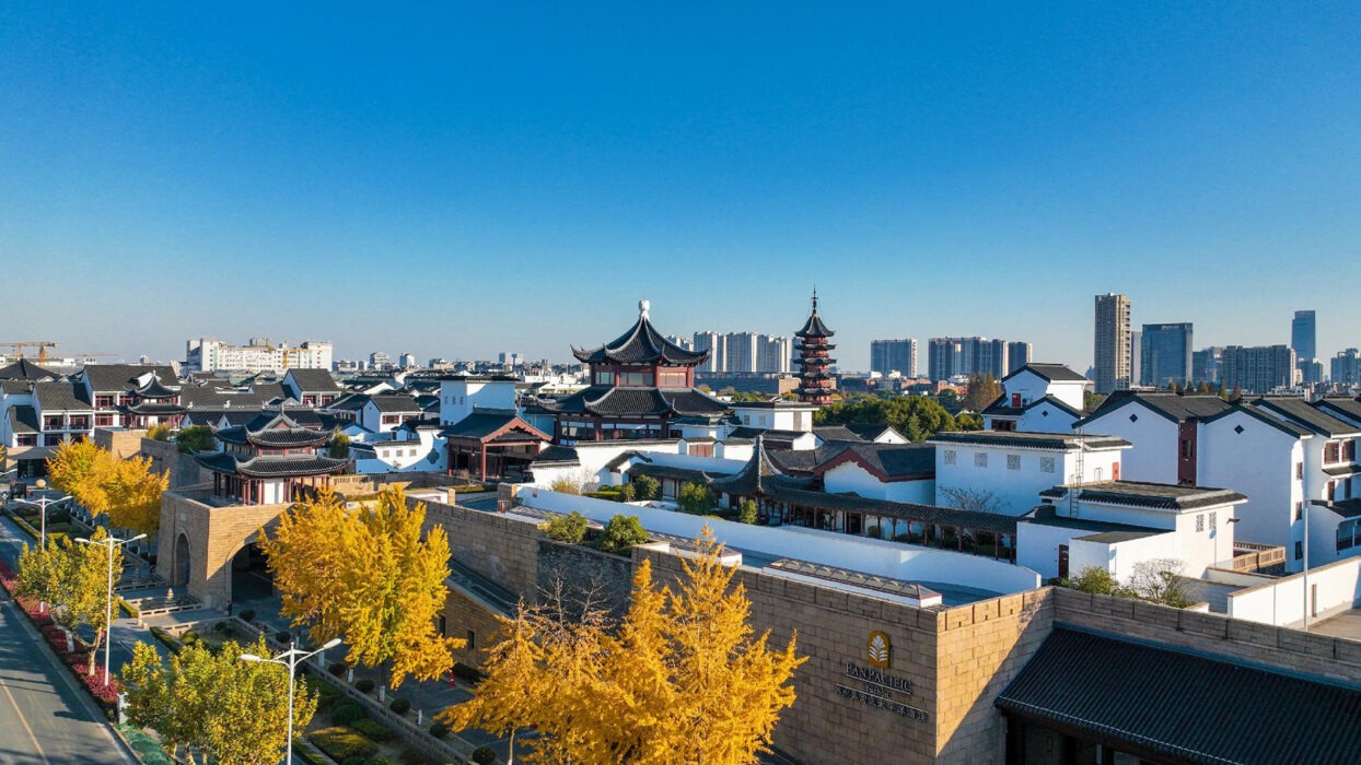 Best Hotels in China: Top Stays from Shenzhen to Suzhou background image